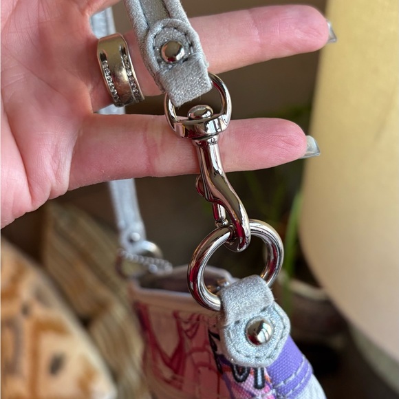 Authentic COACH 1941 POPPY shimmery Leather/thick Cotton zip closure wristlet - Picture 3 of 14